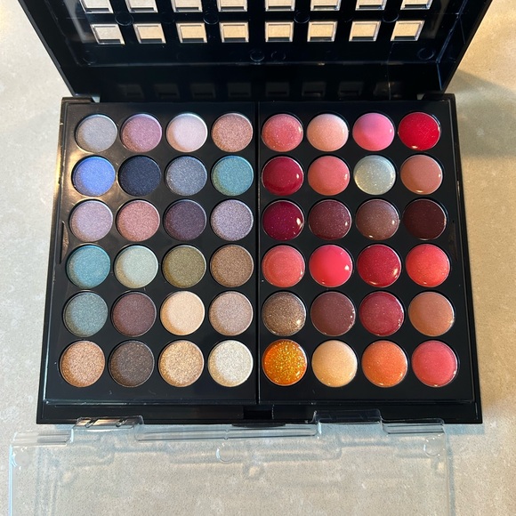 New Avon Ultimate Mega Palette lip gloss eye shadow blush - Picture 7 of 8